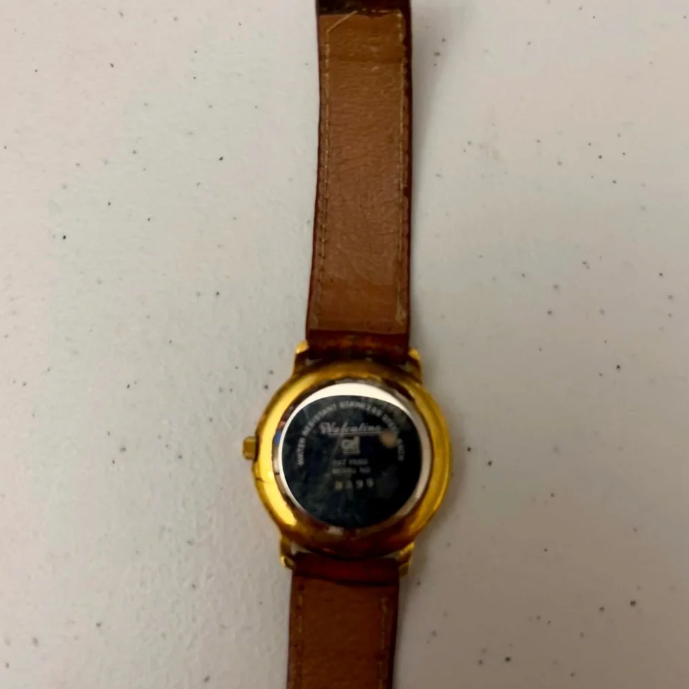 Vintage Valentino Genuine Leather Ladies Analog Watch